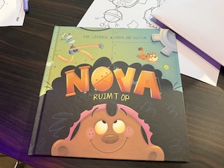 Boek Nova ruimt op